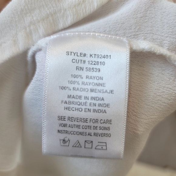 Josette with Rose Embroidery Blouse from Kut from the Kloth size M - Picture 15 of 17